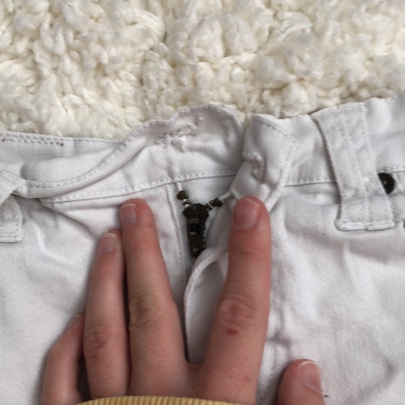 White jean shorts - needs new pants button - Picture 3 of 4